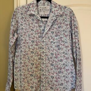 Frank & Eileen Floral Barry Shirt - Crisp Cotton Light Blue Background